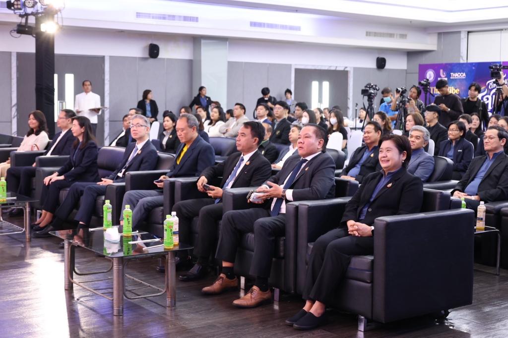 “ปลัดณัฐพล” มอบ “อธิบดีณัฏฐิญา” เป็นแม่งาน ลุยจัดบิ๊กอีเว้นท์ “มหกรรมดีพร้อมเสน่ห์ไทย : Thai Vibe by DIPROM“ โชว์สินค้าอัตลักษณ์พื้นถิ่นกว่า 400 ร้านค้า เดินหน้าดันแบรนด์ไทยสู่ศูนย์กลางอาหารและแฟชั่นระดับโลก คาดบูมเศรษฐกิจปลายปี กว่า 250 ล้านบาท