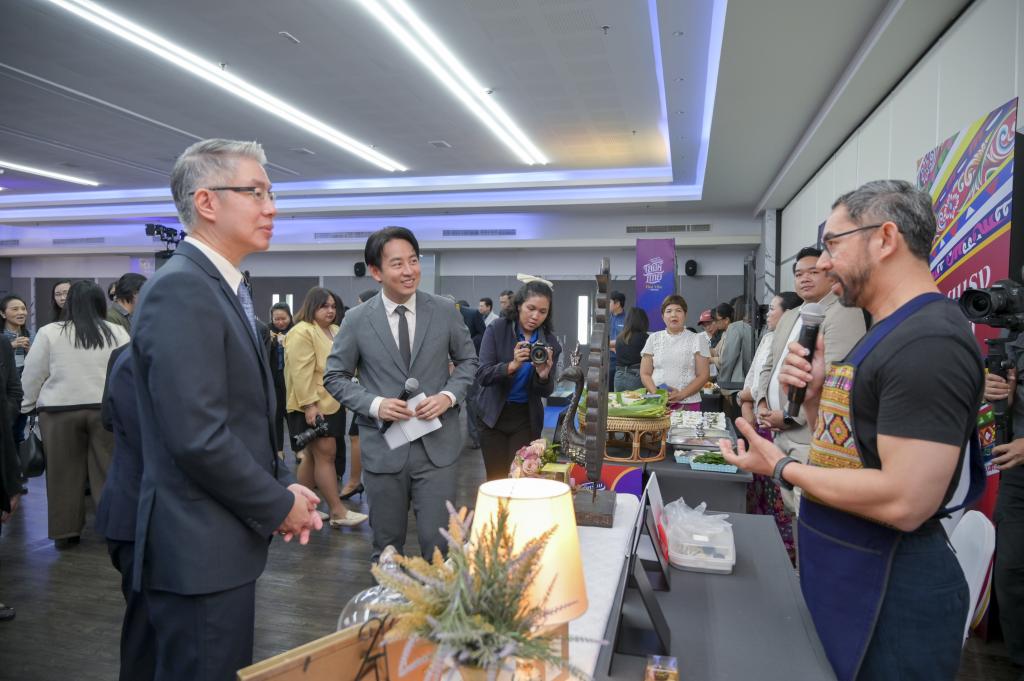 “ปลัดณัฐพล” มอบ “อธิบดีณัฏฐิญา” เป็นแม่งาน ลุยจัดบิ๊กอีเว้นท์ “มหกรรมดีพร้อมเสน่ห์ไทย : Thai Vibe by DIPROM“ โชว์สินค้าอัตลักษณ์พื้นถิ่นกว่า 400 ร้านค้า เดินหน้าดันแบรนด์ไทยสู่ศูนย์กลางอาหารและแฟชั่นระดับโลก คาดบูมเศรษฐกิจปลายปี กว่า 250 ล้านบาท