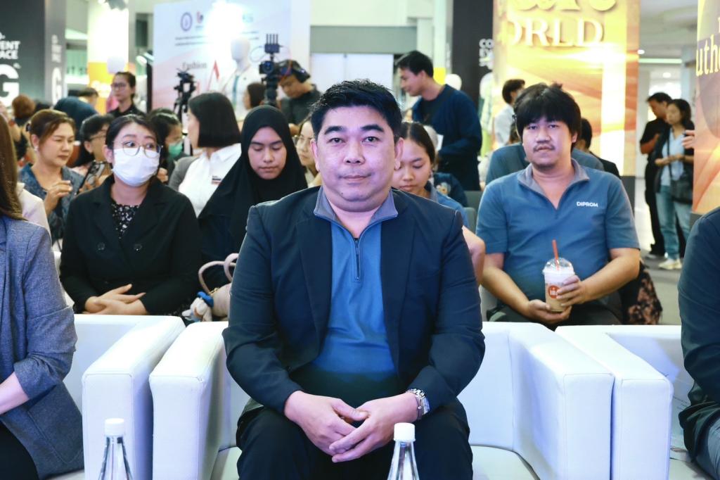 “ดีพร้อม” โชว์ผลงานอัปสกิลบุคลากรหัตถอุตสาหกรรมไทยกว่า 100 ราย พร้อมเชื่อมโยงตลาดสากลให้โตไกล หนุนไทยสู่ศูนย์กลางงานคราฟต์สู่เวทีโลก