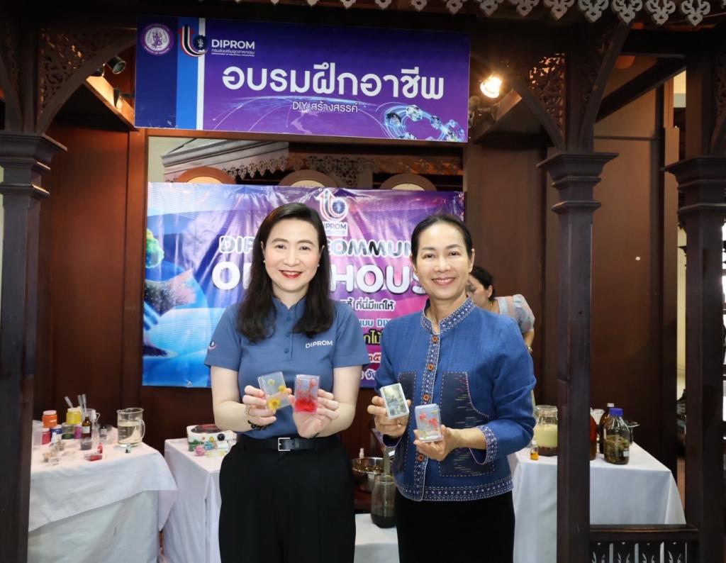 “อธิบดีณัฏฐิญา” นำทีมลงสุพรรณบุรี เปิดบ้าน DIPROM Center 8 โชว์ “ศูนย์นวัตกรรมอาหารชุมชน” ยกระดับมาตรฐาน–ทักษะ–ตลาด ดันผู้ประกอบการภาคกลางตะวันตกสู่โมเดิร์นเทรด