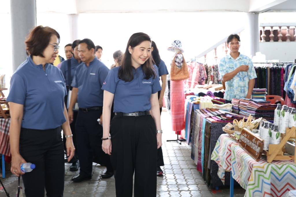 “อธิบดีณัฏฐิญา” นำทีมลงสุพรรณบุรี เปิดบ้าน DIPROM Center 8 โชว์ “ศูนย์นวัตกรรมอาหารชุมชน” ยกระดับมาตรฐาน–ทักษะ–ตลาด ดันผู้ประกอบการภาคกลางตะวันตกสู่โมเดิร์นเทรด