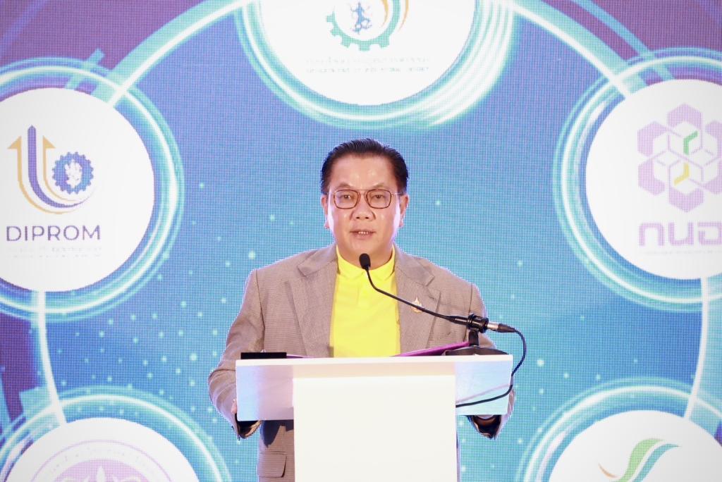 “ปลัดณัฐพล” หนุน “ดีพร้อม” ลุยผนึกกำลัง 5 หน่วยงาน ปั้น ‘นิคมฯ SMEs’ สร้างระบบนิเวศอุตสาหกรรม เชื่อมโยงห่วงโซ่อุปทาน หวังขับเคลื่อนอุตสาหกรรมไทยให้ยั่งยืนคู่ชุมชน คาดสร้างมูลค่ากว่า 1 พันล้านบาท