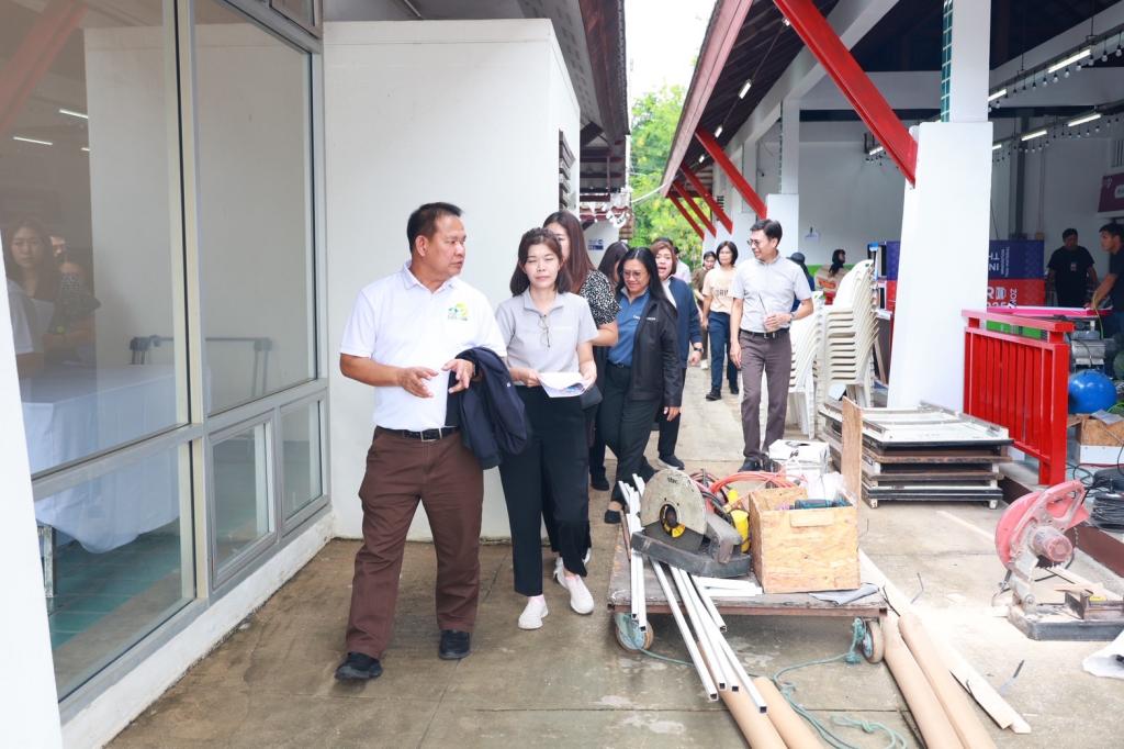 ”รองอธิบดีสุรพล“ บินตรงลำปาง ลงพื้นที่ DIPROM MICE CENTER เตรียมจัดอุตสาหกรรมแฟร์ 2025 “ช้อปเพลิน เดินฟิน เช็กอินลำปาง” 2 - 6 ตุลาคมนี้