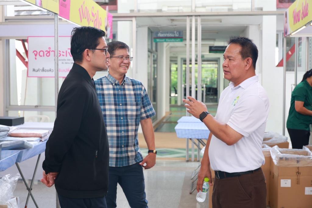 ”รองอธิบดีสุรพล“ บินตรงลำปาง ลงพื้นที่ DIPROM MICE CENTER เตรียมจัดอุตสาหกรรมแฟร์ 2025 “ช้อปเพลิน เดินฟิน เช็กอินลำปาง” 2 - 6 ตุลาคมนี้