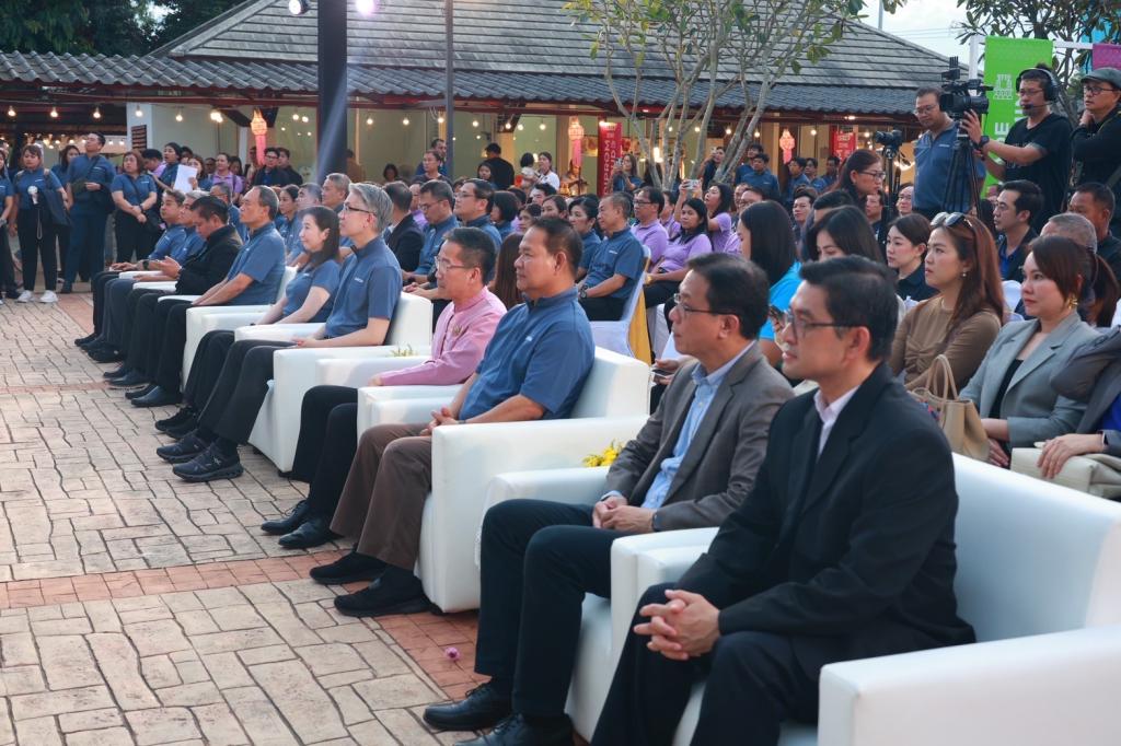 เริ่มแล้ว!! อุตสาหกรรมแฟร์ 2025 “ปลัดณัฐพล” บินตรงเมืองเขลางค์นคร นำทีม “ดีพร้อม” รวมพลังภาคเอกชน เปิดพื้นที่ DIPROM MICE CENTER เมืองรถม้า ยกทัพสินค้าคุณภาพราคาประหยัด “ช้อปเพลิน เดินฟิน เช็กอินลำปาง” เร่งบูมเศรษฐกิจปลายปีกว่า 200 ล้านบาท