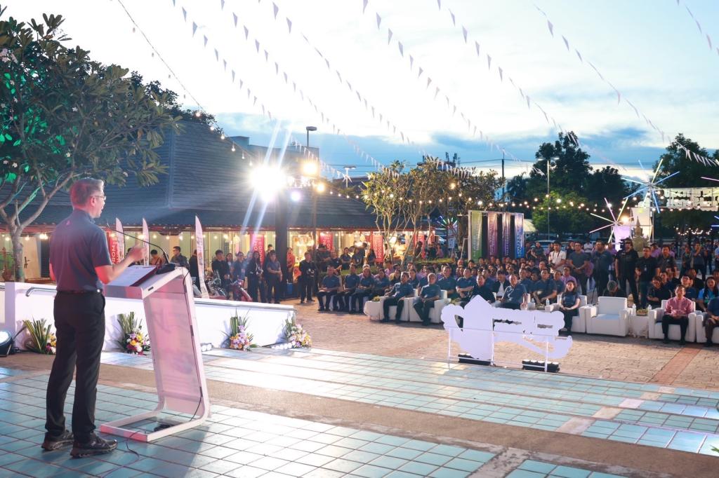 เริ่มแล้ว!! อุตสาหกรรมแฟร์ 2025 “ปลัดณัฐพล” บินตรงเมืองเขลางค์นคร นำทีม “ดีพร้อม” รวมพลังภาคเอกชน เปิดพื้นที่ DIPROM MICE CENTER เมืองรถม้า ยกทัพสินค้าคุณภาพราคาประหยัด “ช้อปเพลิน เดินฟิน เช็กอินลำปาง” เร่งบูมเศรษฐกิจปลายปีกว่า 200 ล้านบาท