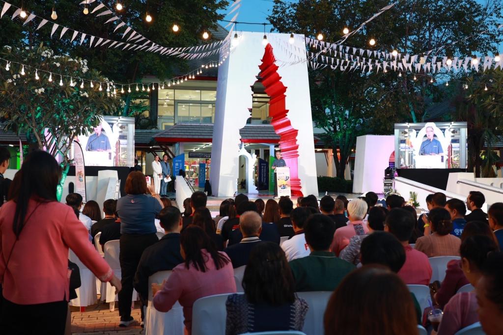 เริ่มแล้ว!! อุตสาหกรรมแฟร์ 2025 “ปลัดณัฐพล” บินตรงเมืองเขลางค์นคร นำทีม “ดีพร้อม” รวมพลังภาคเอกชน เปิดพื้นที่ DIPROM MICE CENTER เมืองรถม้า ยกทัพสินค้าคุณภาพราคาประหยัด “ช้อปเพลิน เดินฟิน เช็กอินลำปาง” เร่งบูมเศรษฐกิจปลายปีกว่า 200 ล้านบาท