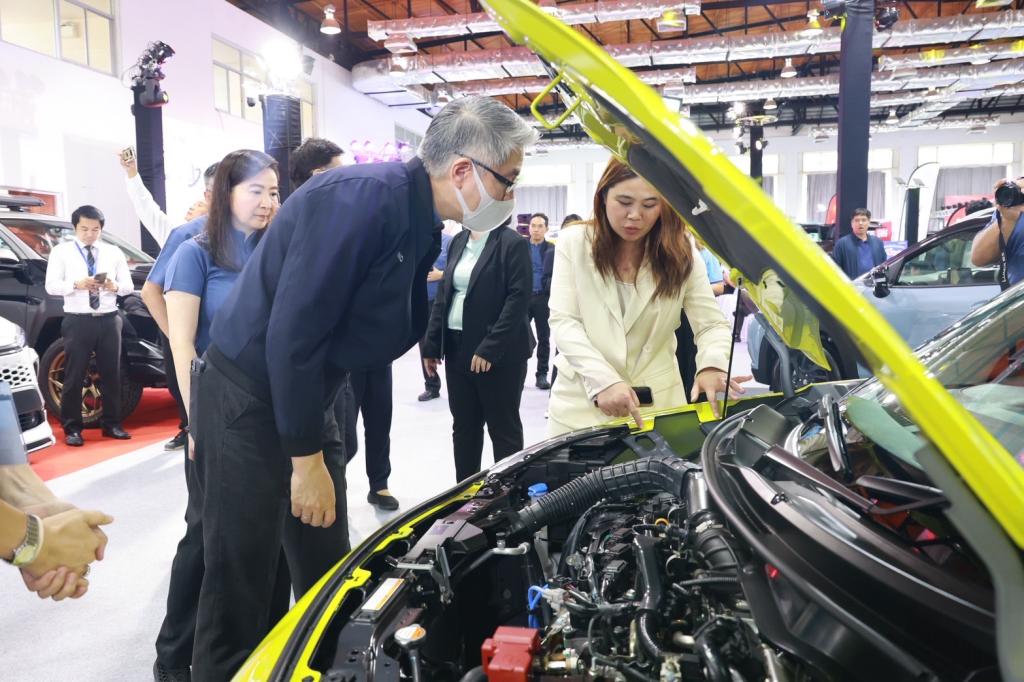เริ่มแล้ว!! อุตสาหกรรมแฟร์ 2025 “ปลัดณัฐพล” บินตรงเมืองเขลางค์นคร นำทีม “ดีพร้อม” รวมพลังภาคเอกชน เปิดพื้นที่ DIPROM MICE CENTER เมืองรถม้า ยกทัพสินค้าคุณภาพราคาประหยัด “ช้อปเพลิน เดินฟิน เช็กอินลำปาง” เร่งบูมเศรษฐกิจปลายปีกว่า 200 ล้านบาท
