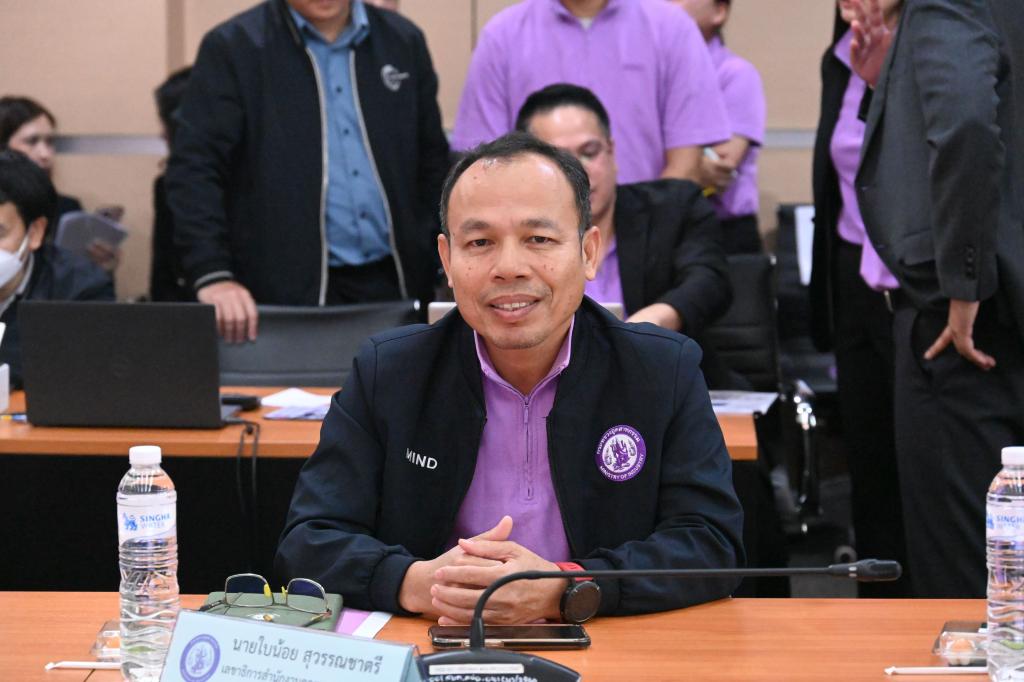 “ดีพร้อม” เข้าร่วมประชุมรับมอบนโยบาย “ธนกร” ชู 4 โมเดล “ฝ่า-ฟัน-ดึง-ดัน” ด้าน “จ่าเอก ยศสิงห์” ย้ำ ลุยงานเต็ม 120 วัน “ปิดเร็ว-เปิดเร็ว-พึ่งพาได้” ร่วมขับเคลื่อนอุตสาหกรรมไทยก้าวสู่อนาคตอย่างยั่งยืน