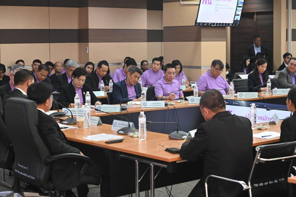 “ดีพร้อม” เข้าร่วมประชุมรับมอบนโยบาย “ธนกร” ชู 4 โมเดล “ฝ่า-ฟัน-ดึง-ดัน” ด้าน “จ่าเอก ยศสิงห์” ย้ำ ลุยงานเต็ม 120 วัน “ปิดเร็ว-เปิดเร็ว-พึ่งพาได้” ร่วมขับเคลื่อนอุตสาหกรรมไทยก้าวสู่อนาคตอย่างยั่งยืน