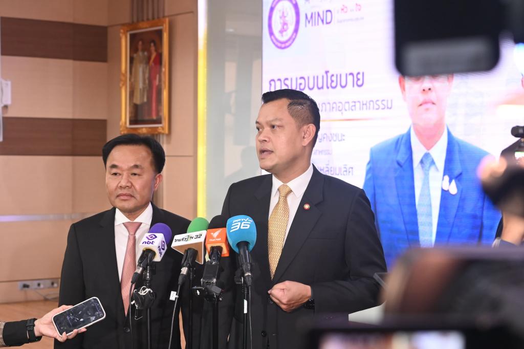 “ดีพร้อม” เข้าร่วมประชุมรับมอบนโยบาย “ธนกร” ชู 4 โมเดล “ฝ่า-ฟัน-ดึง-ดัน” ด้าน “จ่าเอก ยศสิงห์” ย้ำ ลุยงานเต็ม 120 วัน “ปิดเร็ว-เปิดเร็ว-พึ่งพาได้” ร่วมขับเคลื่อนอุตสาหกรรมไทยก้าวสู่อนาคตอย่างยั่งยืน