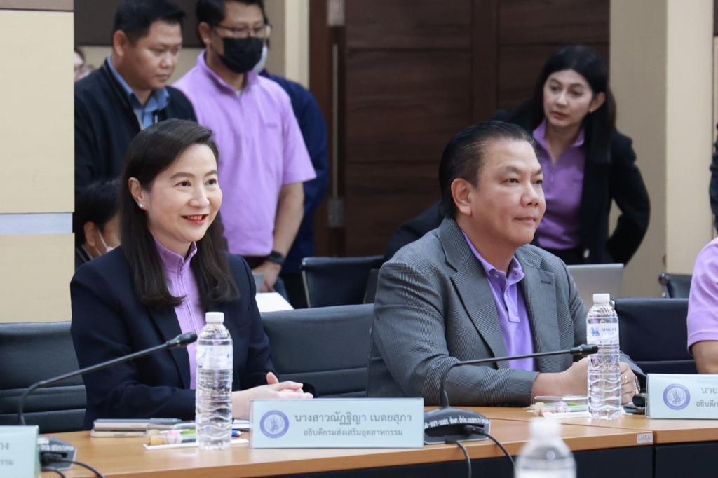 “ดีพร้อม” เข้าร่วมประชุมรับมอบนโยบาย “ธนกร” ชู 4 โมเดล “ฝ่า-ฟัน-ดึง-ดัน” ด้าน “จ่าเอก ยศสิงห์” ย้ำ ลุยงานเต็ม 120 วัน “ปิดเร็ว-เปิดเร็ว-พึ่งพาได้” ร่วมขับเคลื่อนอุตสาหกรรมไทยก้าวสู่อนาคตอย่างยั่งยืน