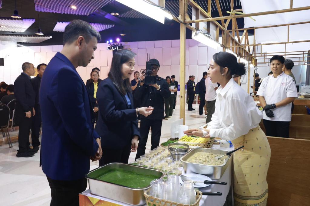 “Hidden Gems” อีสานผงาด! ดีพร้อม ดัน "เชฟชุมชน" โชว์เมนูเด็ด ยกระดับอาหารถิ่นสู่สากล สร้างมูลค่า ศก. กว่า 100 ล้านบาท