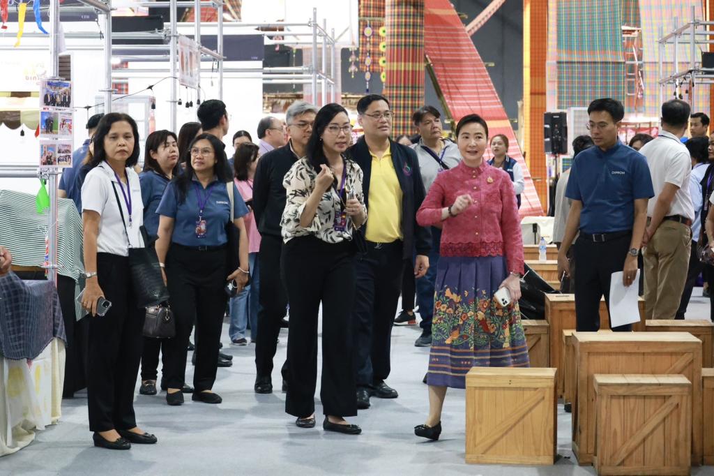 “อธิบดีณัฏฐิญา” นำทัพ “ดีพร้อม” ลงพื้นที่จริง เตรียมเปิดงานใหญ่ มหกรรม “ดีพร้อมเสน่ห์ไทย (Thai Vibe by DIPROM)” สู่การขับเคลื่อนซอฟต์พาวเวอร์ไทย