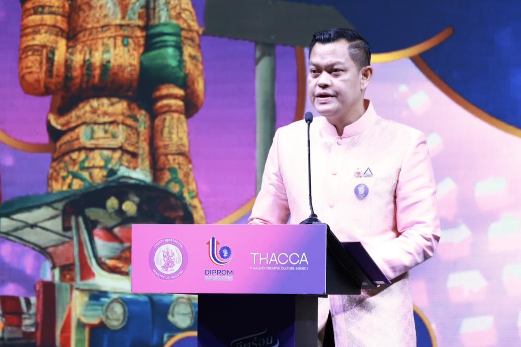 “รมว.ธนกร” เปิดงาน “มหกรรมดีพร้อมเสน่ห์ไทย” ปลุกกระแสซอฟต์พาวเวอร์ไทยรวมพลังอาหาร–แฟชั่น–ศิลป์ไทยสู่อุตสาหกรรมสร้างสรรค์โลก