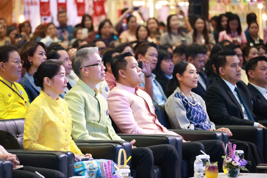 “รมว.ธนกร” เปิดงาน “มหกรรมดีพร้อมเสน่ห์ไทย” ปลุกกระแสซอฟต์พาวเวอร์ไทยรวมพลังอาหาร–แฟชั่น–ศิลป์ไทยสู่อุตสาหกรรมสร้างสรรค์โลก