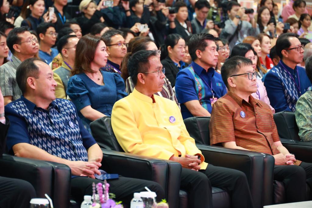 “รมว.ธนกร” เปิดงาน “มหกรรมดีพร้อมเสน่ห์ไทย” ปลุกกระแสซอฟต์พาวเวอร์ไทยรวมพลังอาหาร–แฟชั่น–ศิลป์ไทยสู่อุตสาหกรรมสร้างสรรค์โลก