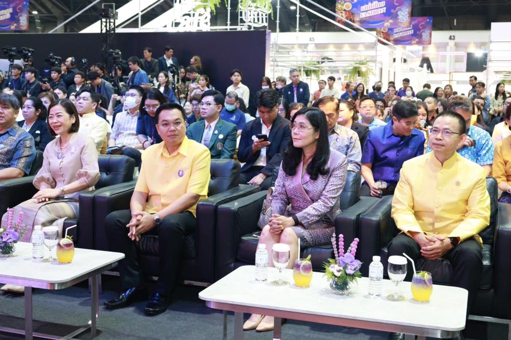 “รมว.ธนกร” เปิดงาน “มหกรรมดีพร้อมเสน่ห์ไทย” ปลุกกระแสซอฟต์พาวเวอร์ไทยรวมพลังอาหาร–แฟชั่น–ศิลป์ไทยสู่อุตสาหกรรมสร้างสรรค์โลก