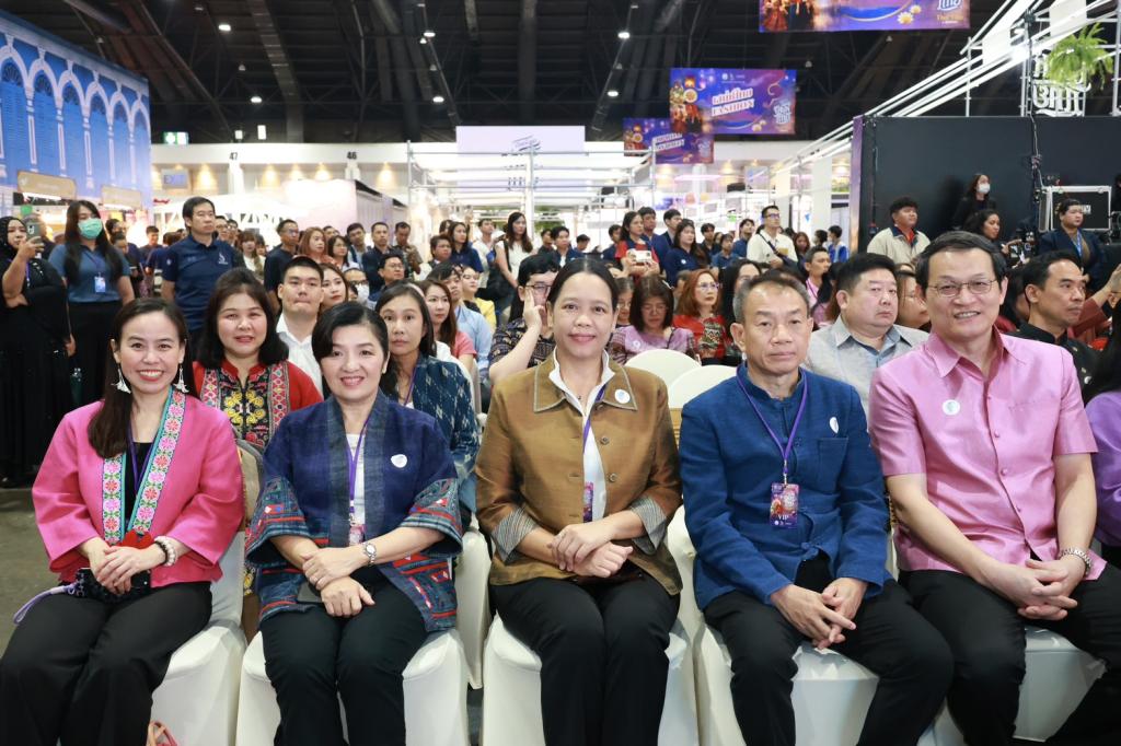 “รมว.ธนกร” เปิดงาน “มหกรรมดีพร้อมเสน่ห์ไทย” ปลุกกระแสซอฟต์พาวเวอร์ไทยรวมพลังอาหาร–แฟชั่น–ศิลป์ไทยสู่อุตสาหกรรมสร้างสรรค์โลก