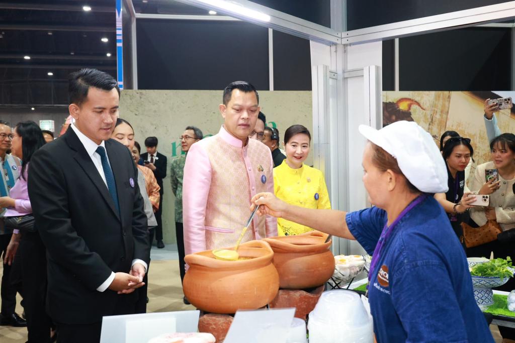 “รมว.ธนกร” เปิดงาน “มหกรรมดีพร้อมเสน่ห์ไทย” ปลุกกระแสซอฟต์พาวเวอร์ไทยรวมพลังอาหาร–แฟชั่น–ศิลป์ไทยสู่อุตสาหกรรมสร้างสรรค์โลก