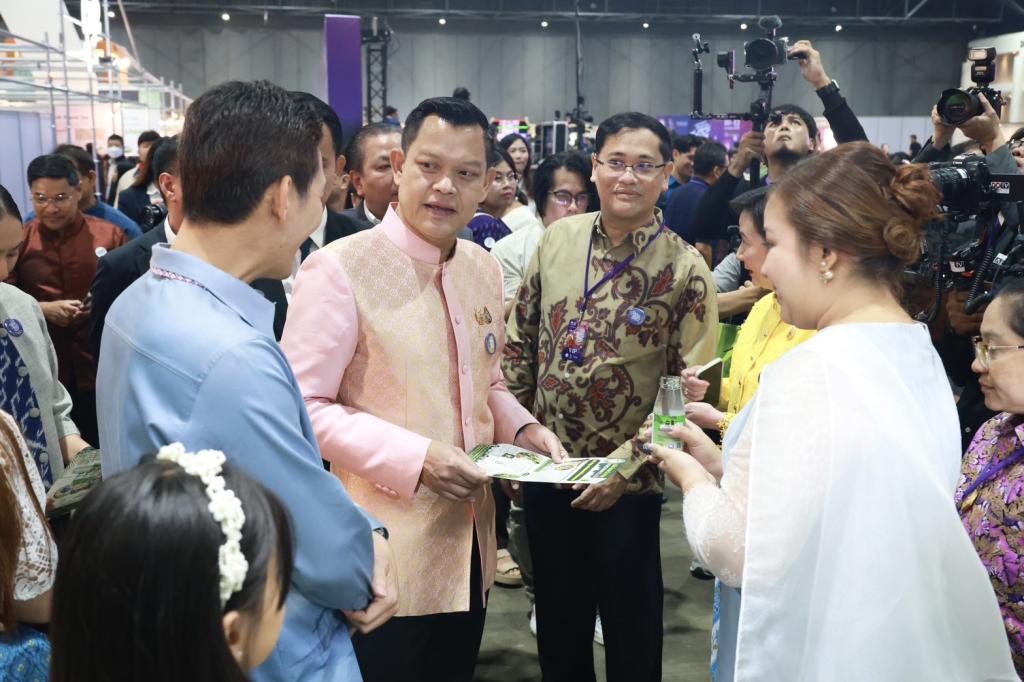 “รมว.ธนกร” เปิดงาน “มหกรรมดีพร้อมเสน่ห์ไทย” ปลุกกระแสซอฟต์พาวเวอร์ไทยรวมพลังอาหาร–แฟชั่น–ศิลป์ไทยสู่อุตสาหกรรมสร้างสรรค์โลก
