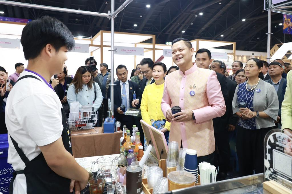 “รมว.ธนกร” เปิดงาน “มหกรรมดีพร้อมเสน่ห์ไทย” ปลุกกระแสซอฟต์พาวเวอร์ไทยรวมพลังอาหาร–แฟชั่น–ศิลป์ไทยสู่อุตสาหกรรมสร้างสรรค์โลก