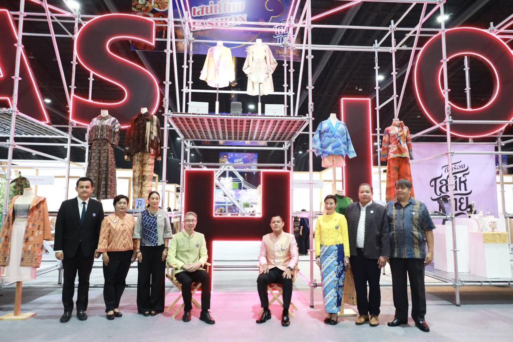 “รมว.ธนกร” เปิดงาน “มหกรรมดีพร้อมเสน่ห์ไทย” ปลุกกระแสซอฟต์พาวเวอร์ไทยรวมพลังอาหาร–แฟชั่น–ศิลป์ไทยสู่อุตสาหกรรมสร้างสรรค์โลก