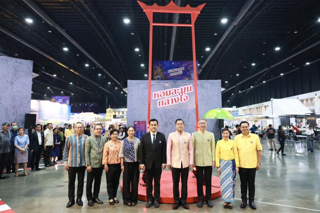 “รมว.ธนกร” เปิดงาน “มหกรรมดีพร้อมเสน่ห์ไทย” ปลุกกระแสซอฟต์พาวเวอร์ไทยรวมพลังอาหาร–แฟชั่น–ศิลป์ไทยสู่อุตสาหกรรมสร้างสรรค์โลก
