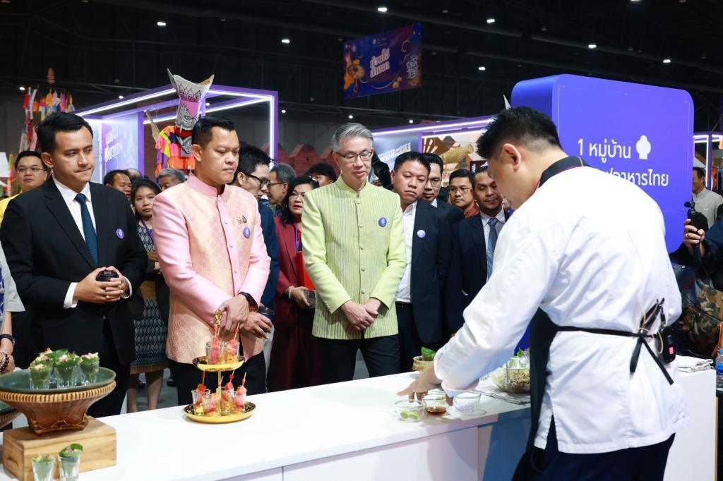 “รมว.ธนกร” เปิดงาน “มหกรรมดีพร้อมเสน่ห์ไทย” ปลุกกระแสซอฟต์พาวเวอร์ไทยรวมพลังอาหาร–แฟชั่น–ศิลป์ไทยสู่อุตสาหกรรมสร้างสรรค์โลก