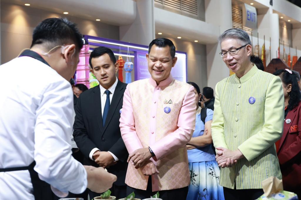 “รมว.ธนกร” เปิดงาน “มหกรรมดีพร้อมเสน่ห์ไทย” ปลุกกระแสซอฟต์พาวเวอร์ไทยรวมพลังอาหาร–แฟชั่น–ศิลป์ไทยสู่อุตสาหกรรมสร้างสรรค์โลก