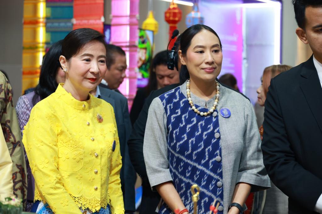 “รมว.ธนกร” เปิดงาน “มหกรรมดีพร้อมเสน่ห์ไทย” ปลุกกระแสซอฟต์พาวเวอร์ไทยรวมพลังอาหาร–แฟชั่น–ศิลป์ไทยสู่อุตสาหกรรมสร้างสรรค์โลก