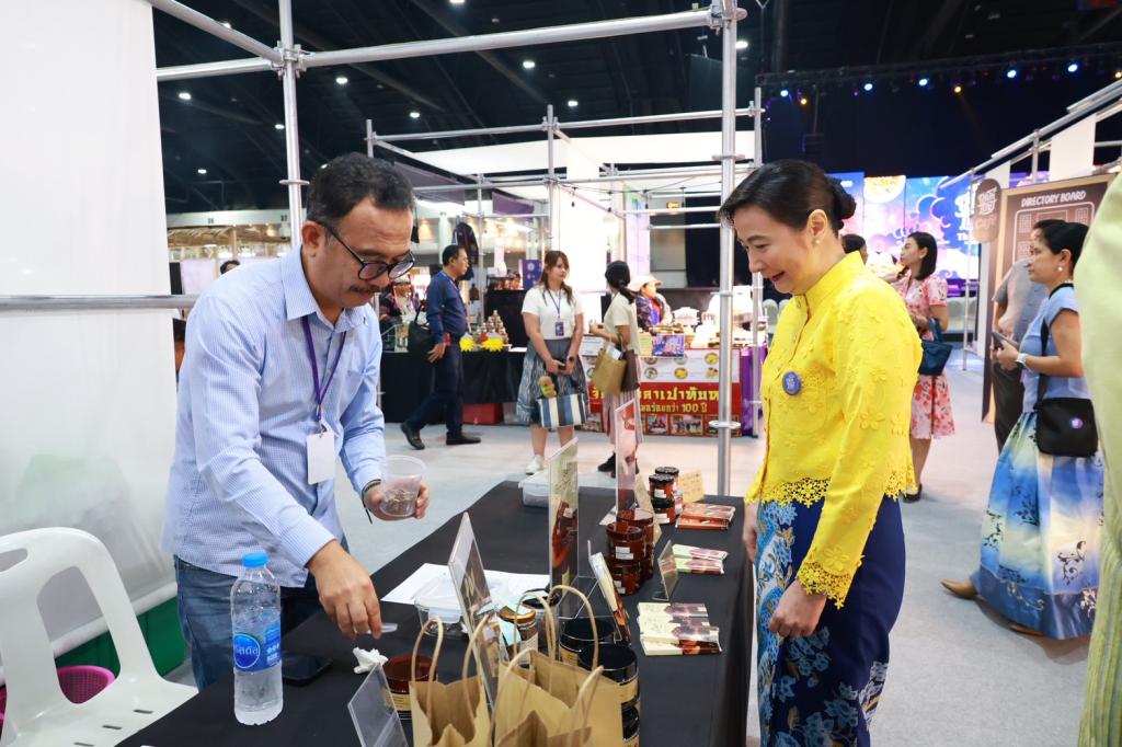 “รมว.ธนกร” เปิดงาน “มหกรรมดีพร้อมเสน่ห์ไทย” ปลุกกระแสซอฟต์พาวเวอร์ไทยรวมพลังอาหาร–แฟชั่น–ศิลป์ไทยสู่อุตสาหกรรมสร้างสรรค์โลก