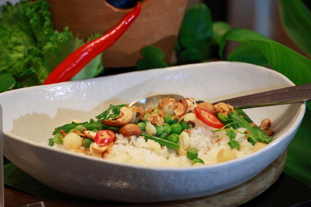 ดีพร้อม” โชว์ความสำเร็จสร้าง Hidden Gems ยกระดับร้านอาหารเชฟชุมชนฯ ตอกย้ำเสน่ห์อาหารไทย รังสรรค์ 93 เมนู เชื่อมโยงการท่องเที่ยวเชิงวัฒนธรรม คาดสร้างมูลค่าทางเศรษฐกิจกว่า 140 ล้านบาท
