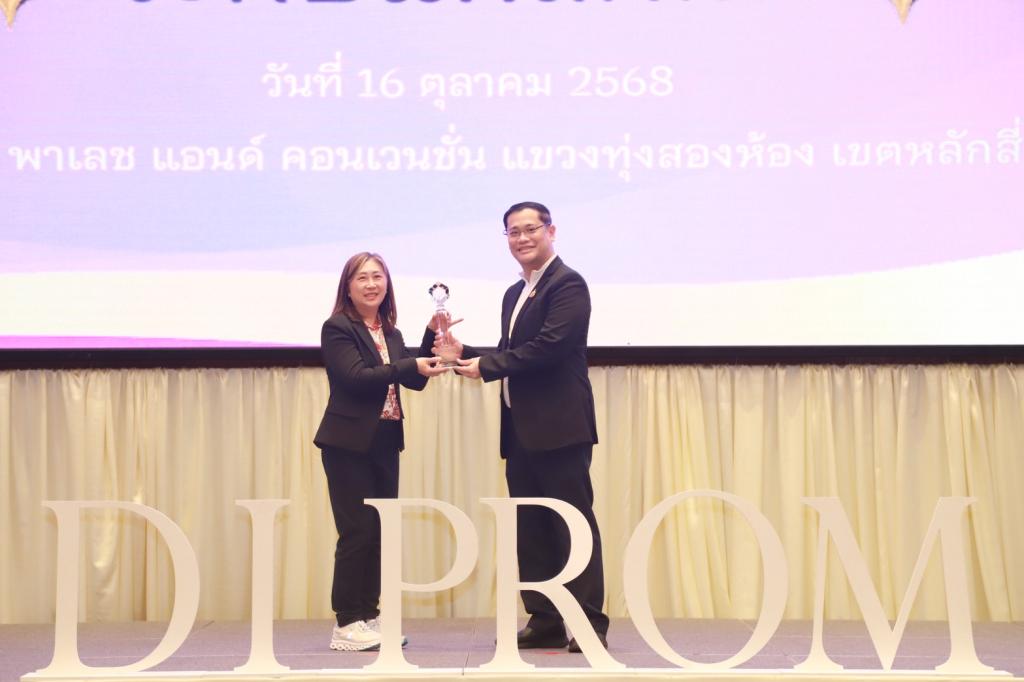 “ดีพร้อม” ปลุกพลังสร้างสุข ดัน SMEs เข้าร่วมกิจกรรม เลิกเหล้า-บุหรี่ ออมเงิน ได้ผลกว่า 17 ล้าน ขึ้นแท่น วิสาหกิจต้นแบบ SHAP ประจำปี 2567