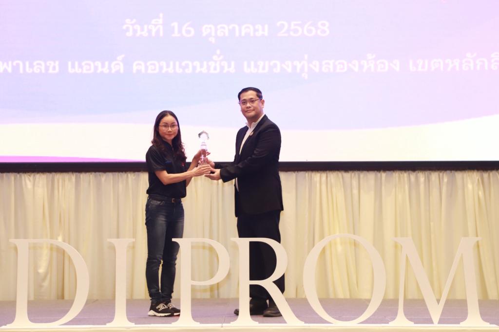 “ดีพร้อม” ปลุกพลังสร้างสุข ดัน SMEs เข้าร่วมกิจกรรม เลิกเหล้า-บุหรี่ ออมเงิน ได้ผลกว่า 17 ล้าน ขึ้นแท่น วิสาหกิจต้นแบบ SHAP ประจำปี 2567