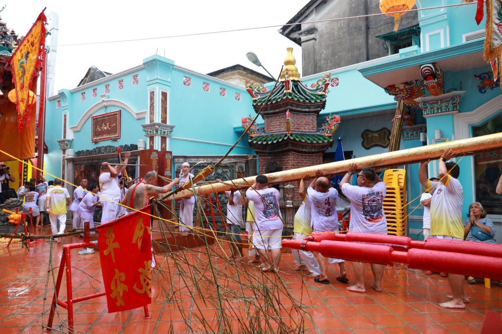 “ธนกร” นำทีม ก.อุตฯ เปิด Phuket Veggie & Vogue Fair 2025 ดันนวัตกรรมอาหาร–แฟชั่นเจภูเก็ต สร้างมูลค่าเพิ่ม สู่เทศกาลระดับโลก ร่วมพิธียกเสาโกเต้ง สืบสานประเพณีถือศีลกินผัก 134 ปี คาดเงินสะพัดกว่า 15,000 ล้านบาท