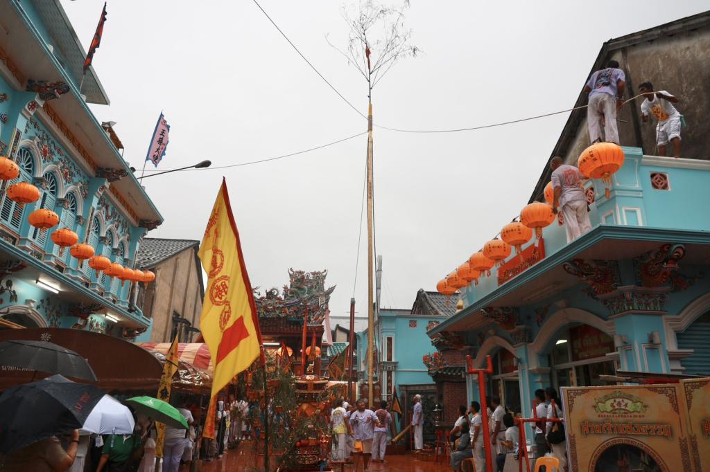 “ธนกร” นำทีม ก.อุตฯ เปิด Phuket Veggie & Vogue Fair 2025 ดันนวัตกรรมอาหาร–แฟชั่นเจภูเก็ต สร้างมูลค่าเพิ่ม สู่เทศกาลระดับโลก ร่วมพิธียกเสาโกเต้ง สืบสานประเพณีถือศีลกินผัก 134 ปี คาดเงินสะพัดกว่า 15,000 ล้านบาท