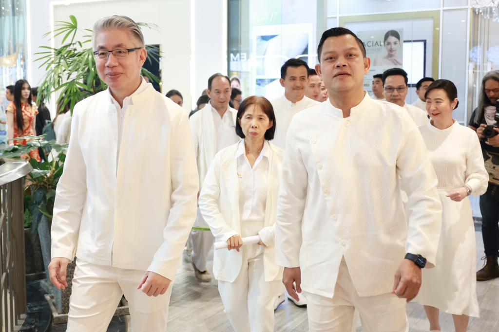 “ธนกร” นำทีม ก.อุตฯ เปิด Phuket Veggie & Vogue Fair 2025 ดันนวัตกรรมอาหาร–แฟชั่นเจภูเก็ต สร้างมูลค่าเพิ่ม สู่เทศกาลระดับโลก ร่วมพิธียกเสาโกเต้ง สืบสานประเพณีถือศีลกินผัก 134 ปี คาดเงินสะพัดกว่า 15,000 ล้านบาท