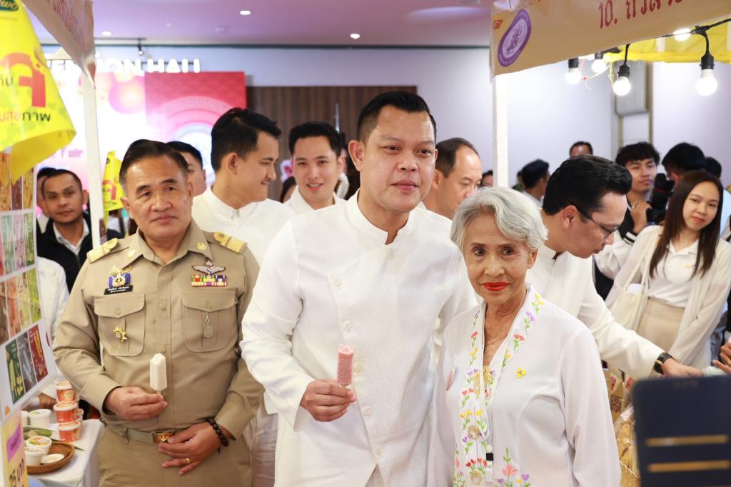 “ธนกร” นำทีม ก.อุตฯ เปิด Phuket Veggie & Vogue Fair 2025 ดันนวัตกรรมอาหาร–แฟชั่นเจภูเก็ต สร้างมูลค่าเพิ่ม สู่เทศกาลระดับโลก ร่วมพิธียกเสาโกเต้ง สืบสานประเพณีถือศีลกินผัก 134 ปี คาดเงินสะพัดกว่า 15,000 ล้านบาท