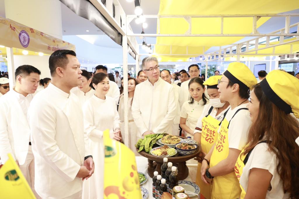“ธนกร” นำทีม ก.อุตฯ เปิด Phuket Veggie & Vogue Fair 2025 ดันนวัตกรรมอาหาร–แฟชั่นเจภูเก็ต สร้างมูลค่าเพิ่ม สู่เทศกาลระดับโลก ร่วมพิธียกเสาโกเต้ง สืบสานประเพณีถือศีลกินผัก 134 ปี คาดเงินสะพัดกว่า 15,000 ล้านบาท