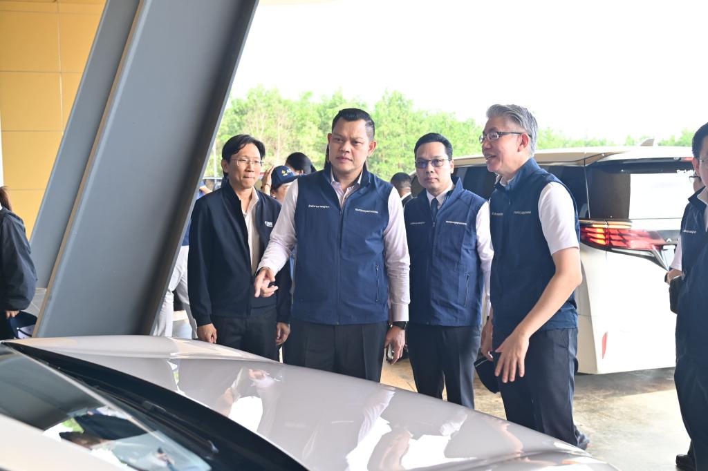 รมว.ธนกร เยี่ยมชม ATTRIC ชูไทยเป็นศูนย์กลางยานยนต์และยางล้อระดับโลก