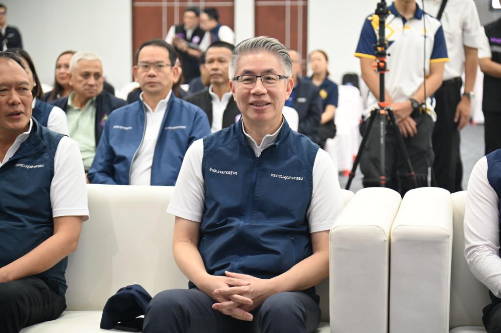 รมว.ธนกร เยี่ยมชม ATTRIC ชูไทยเป็นศูนย์กลางยานยนต์และยางล้อระดับโลก