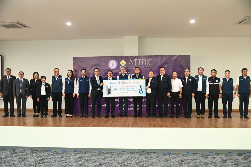 รมว.ธนกร เยี่ยมชม ATTRIC ชูไทยเป็นศูนย์กลางยานยนต์และยางล้อระดับโลก