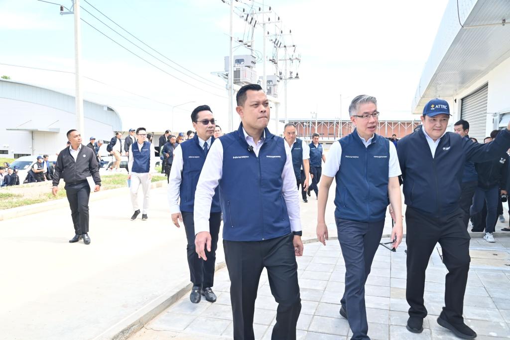 รมว.ธนกร เยี่ยมชม ATTRIC ชูไทยเป็นศูนย์กลางยานยนต์และยางล้อระดับโลก