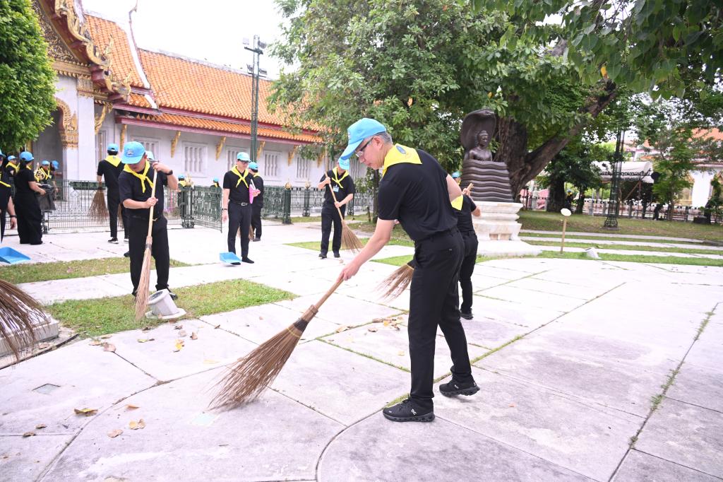 ปลัดอุตสาหกรรม นำทัพ 300 ชีวิต! จัดกิจกรรมจิตอาสา "อุตสาหกรรมรวมใจ" พัฒนาระบบไฟฟ้าวัดเบญจมบพิตรฯ