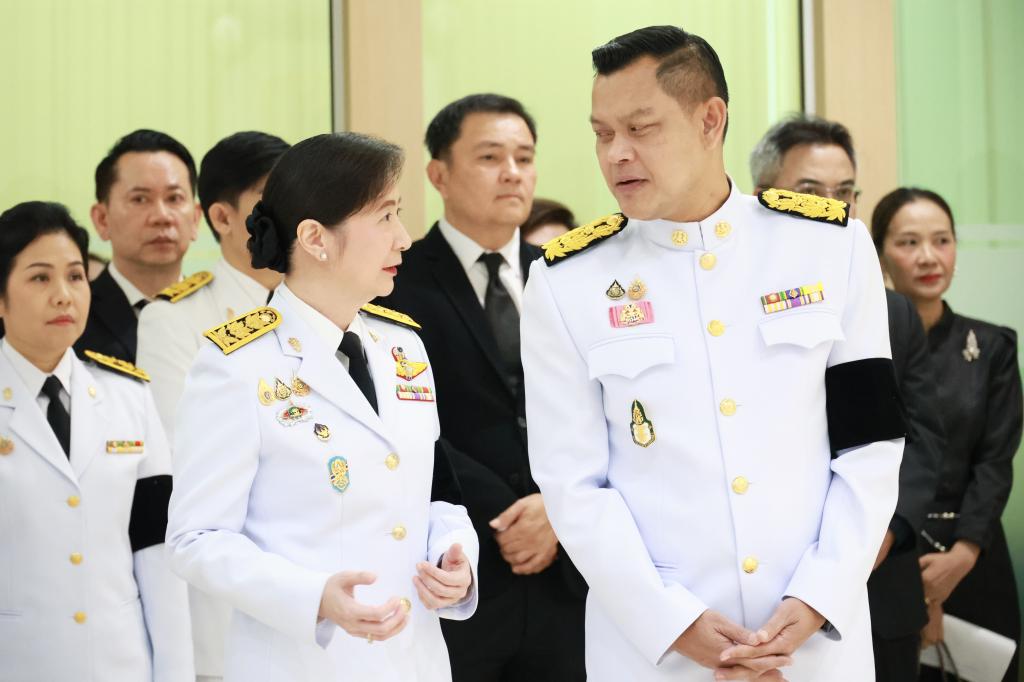 กระทรวงอุตสาหกรรมจัดพิธีถวายความอาลัย สมเด็จพระนางเจ้าสิริกิติ์ พระบรมราชินีนาถ พระบรมราชชนนีพันปีหลวง