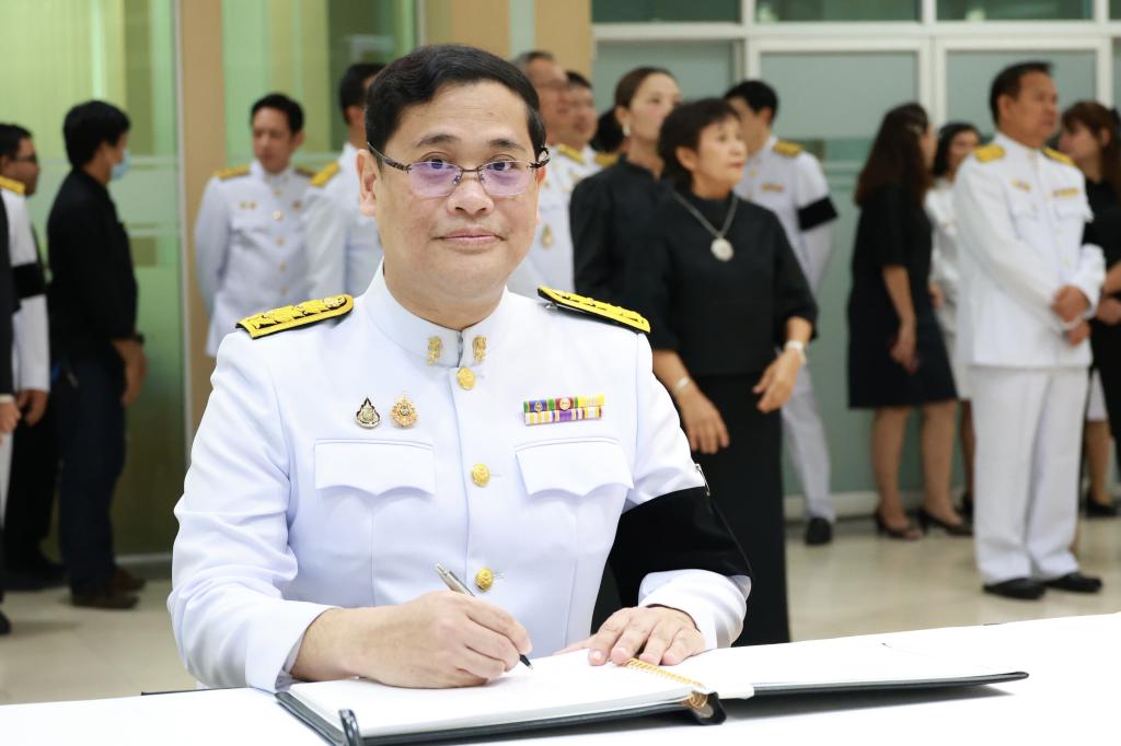 กระทรวงอุตสาหกรรมจัดพิธีถวายความอาลัย สมเด็จพระนางเจ้าสิริกิติ์ พระบรมราชินีนาถ พระบรมราชชนนีพันปีหลวง