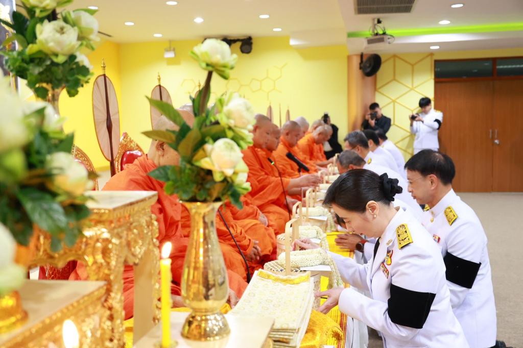 กระทรวงอุตสาหกรรม จัดพิธีบำเพ็ญกุศลปัณรสมวาร ครบ 15 วันในการเสด็จสวรรคต เพื่ออุทิศถวายเป็นพระราชกุศลแด่สมเด็จพระนางเจ้าสิริกิติ์ พระบรมราชินีนาถ พระบรมราชชนนีพันปีหลวง พระผู้เสด็จสู่สวรรคาลัย