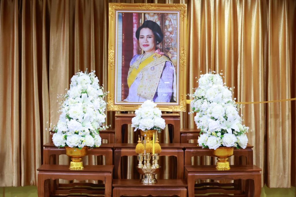 กระทรวงอุตสาหกรรม จัดพิธีบำเพ็ญกุศลปัณรสมวาร ครบ 15 วันในการเสด็จสวรรคต เพื่ออุทิศถวายเป็นพระราชกุศลแด่สมเด็จพระนางเจ้าสิริกิติ์ พระบรมราชินีนาถ พระบรมราชชนนีพันปีหลวง พระผู้เสด็จสู่สวรรคาลัย