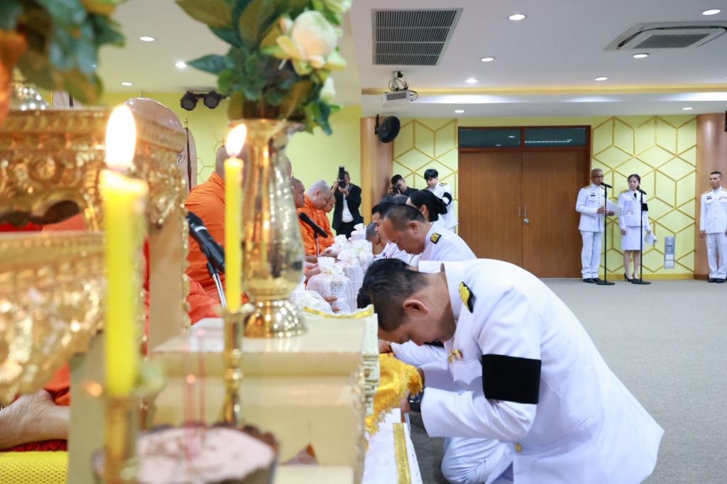 กระทรวงอุตสาหกรรม จัดพิธีบำเพ็ญกุศลปัณรสมวาร ครบ 15 วันในการเสด็จสวรรคต เพื่ออุทิศถวายเป็นพระราชกุศลแด่สมเด็จพระนางเจ้าสิริกิติ์ พระบรมราชินีนาถ พระบรมราชชนนีพันปีหลวง พระผู้เสด็จสู่สวรรคาลัย